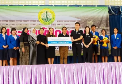 ปากกาไพล๊อต ร่วมส่งกำลังใจ มอบเงิน 1,000,000 บาท พร้อมอุปกรณ์กีฬา เพื่อฟื้นฟูโรงเรียนพะตงประธานคีรีวัฒน์ หลังเผชิญเหตุการณ์วิกฤต