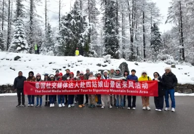 สงกรานต์บนหิมะ ภูเขาซื่อกูเหนียงดึงดูดนักท่องเที่ยวไทยสู่ประสบการณ์วันหยุดแบบใหม่